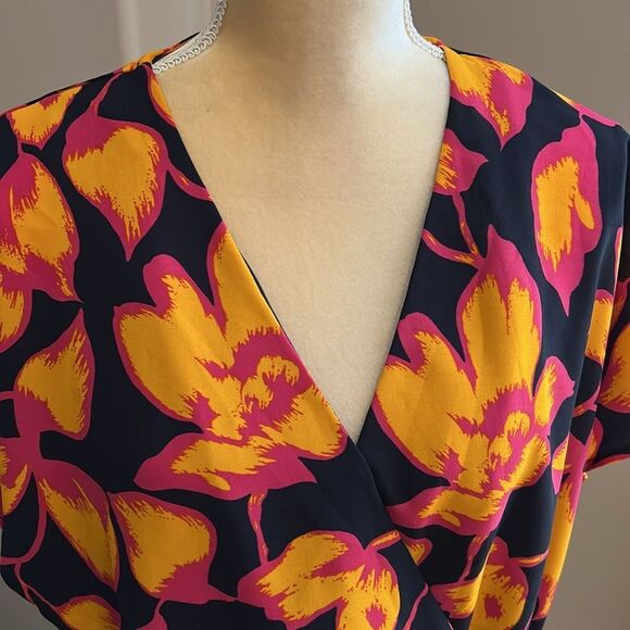 NWT Allison Joy Floral Wrap Top(size XL) - Picture 3 of 6